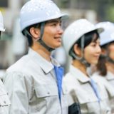 工場長と現場担当者